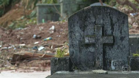 Parentes E Amigos Buscam Por Desaparecidos E Fazem Fila Na Porta Do Iml