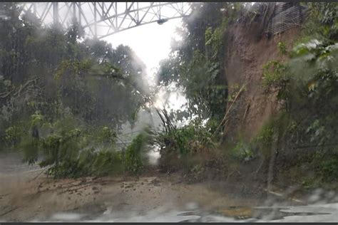 Fuertes Lluvias Provocan Derrumbe En La Calzada La Paz