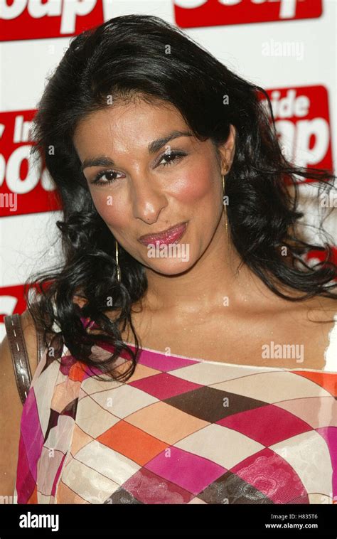 Shobna Gulati In Soap Awards Der Mayfair Club London England 30