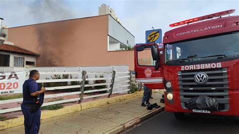 Princípio de incêndio é registrado em antigo restaurante na Via