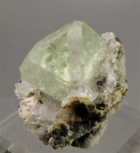 Fluorite Verde Cristalli Su Matrice Altezza 4 Cm Larghezza 3 Cm