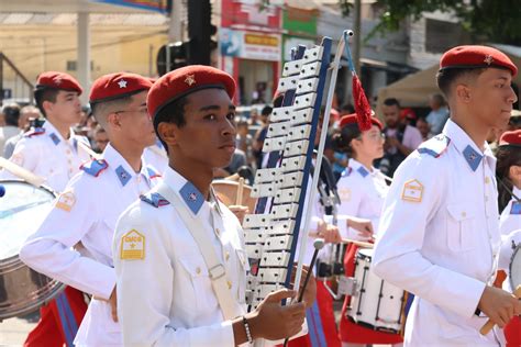 Mil Nas Ruas Desfile De De Setembro Refor A Parcerias Do