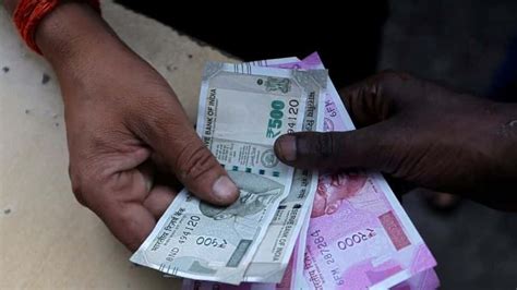 Rupee Gains 17 Paise Against Us Dollar In Early Trade Zee Business