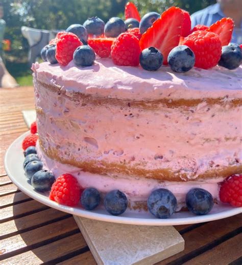 Naked Cake La Mousse De Fruits Rouges Croque Madames