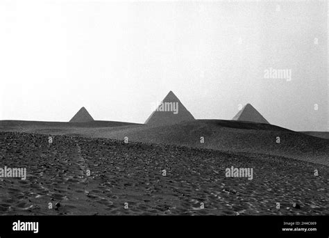 Egypt giza great pyramid Black and White Stock Photos & Images - Alamy