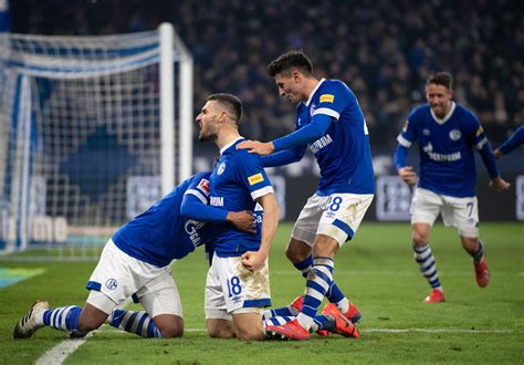 Caligiuri Rettet Schalke 21 Gegen Wolfsburg Nach Torwart Rochade Webde