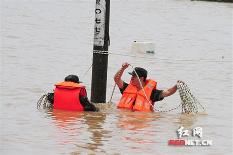 直击抗洪抢险一线 ：宁乡消防已疏散群众1250人抢险宁乡一线新浪新闻