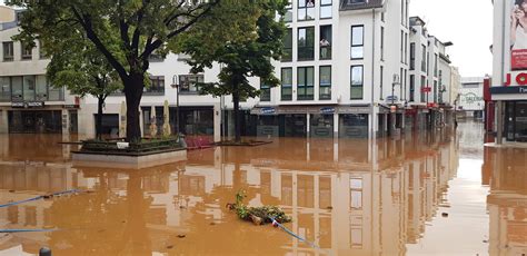 Euskirchen Innenstadt W Hrend Und Nach Der Flut Bilder