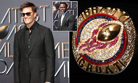 Tom Brady gifted $40,000 ring by Kevin Hart during Netflix roast