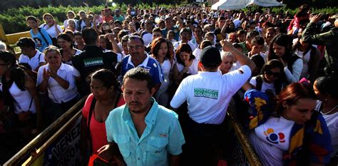 Miles De Venezolanos Cruzan A Colombia En Busca De Comida