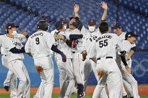 侍ジャパン準決勝進出 タイブレークで甲斐がサヨナラ打 写真特集115 毎日新聞