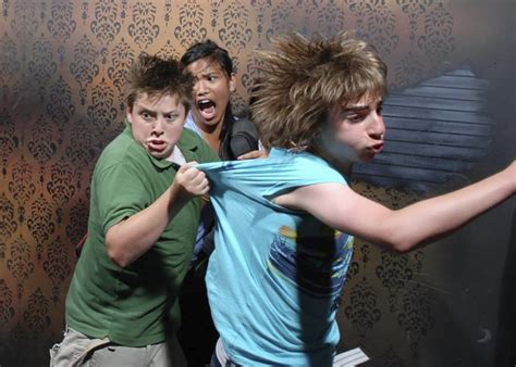 PsBattle: Reactions to haunted house jump scare : r/photoshopbattles