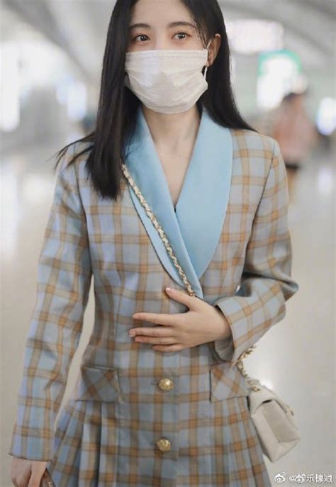 Cúc Tịnh Y bỗng dưng xuất hiện trong hot search chỉ vì khẩu trang Saostar vn