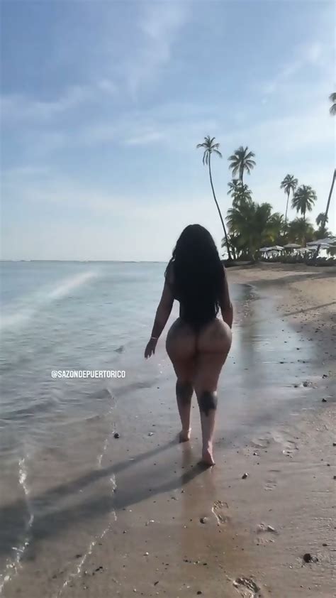 BIG BOOTY LATINA MILF 1