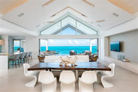 20 Gorgeous Living Rooms With Ocean Views