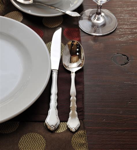 Satinique - 1880 Hospitality