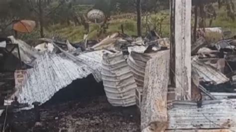 Hut Ke Ri Kkb Papua Bakar Gedung Perpustakaan Sma Negeri Ilaga