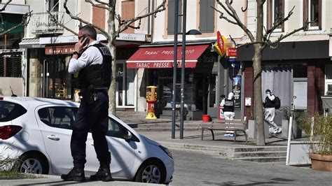 Frankreich Anti Terror Fahndung ermittelt nach tödlichem Messerangriff