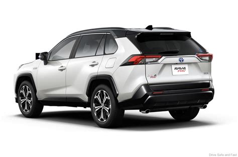 Toyota RAV4 Plug-in Hybrid Now in Japan. 0-100km/h in 6s!