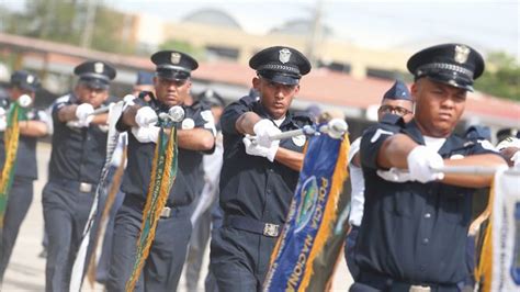 Policia Nacional De Panama Se Graduan 133 Nuevos Subtenientes De La