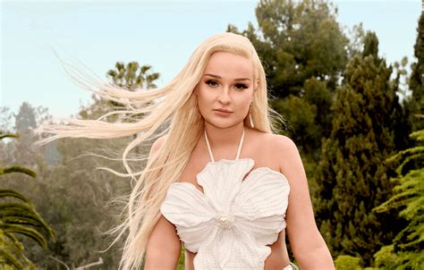 Bildergalerie Kim Petras Beim Swimsuit Shooting In Los Angeles