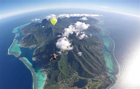 Saut En Parachute à Moorea Manaventura Tahiti Agence De Voyage