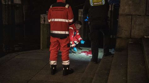 Großer Blutfleck am Ufer der Binnenalster Polizei und Feuerwehr im