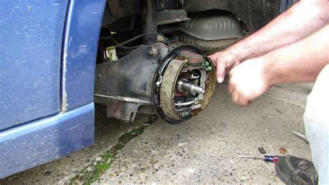 2010 Ford Focus Rear Brake Drum Removal