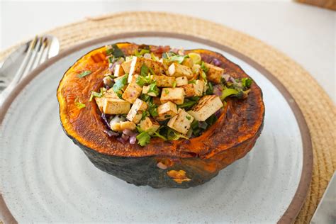 Calabaza Rellena de Vegetales y Tofu - Receta Saludable y Vegana