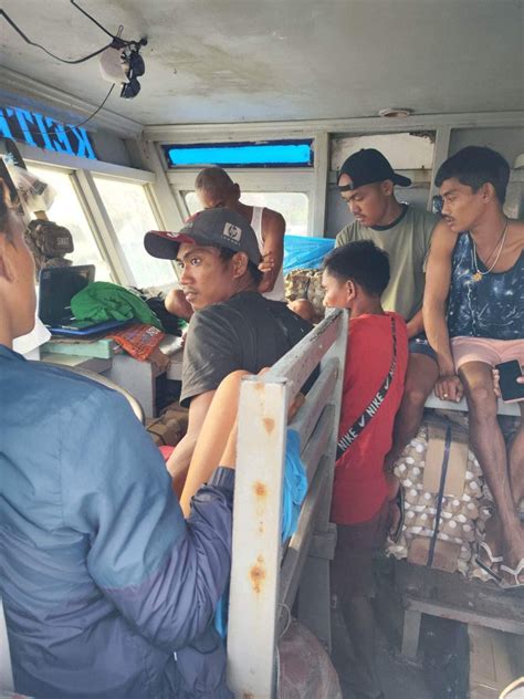 PCG Sinuspende Biyahe Ng Bangka Ilang Pasahero Stranded Sa Quezon