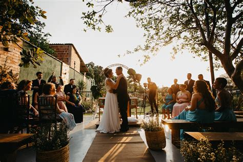 Vou Casar e Agora Um Guia para Casamentos Íntimos e Memoráveis