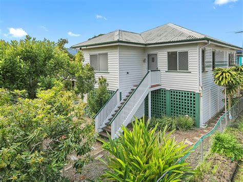 32 Walnut Street Wynnum Qld 4178 Property Details