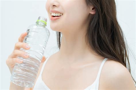 ペットボトルの直飲みは要注意？菌の増殖を抑える方法も解説 水と暮らしのお役立ち情報 【公式】アルカリ生天然水「リセットタイム」