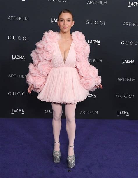 Sydney Sweeney Tampil Berbeda Dengan Artis Lain Yang Hadir Di Lacma Art