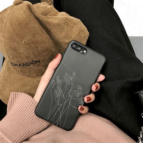 Fundas para celular que disimularán tu pantalla estrellada Es la Moda