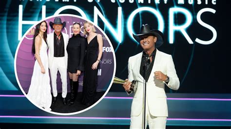 Watch Tim Mcgraw Deliver A Heartfelt Tribute To Wife Faith Hill