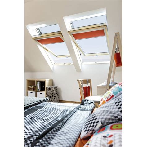 FAKRO FTP V P2 05 Pine Laminated 78 X 98cm Centre Pivot Roof Window