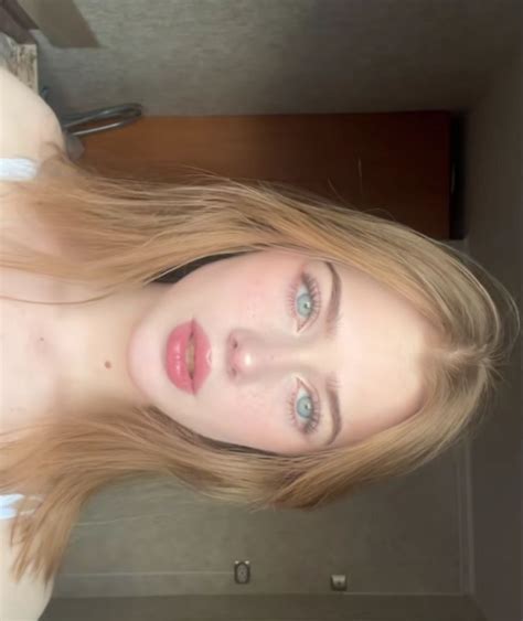 Pin By Annemique On Hair Blonde Hair Green Eyes Green Eyes Blonde Hair Blonde Hair Girl