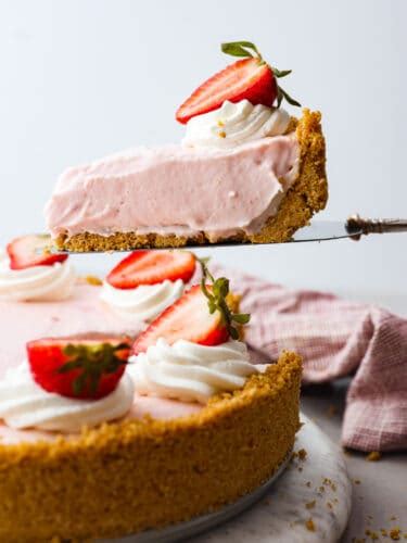 No-Bake Strawberry Cheesecake | The Recipe Critic