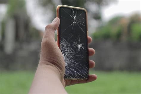 layar hp pecah ketahui   mengatasinya  mudah tempoco