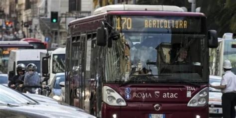 Roma Tra Capodanno Ed Epifania Tutti Gli Orari Per Metro Bus E Tram