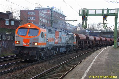 V 330 5 250 008 0 hvle Havelländische Eisenbahn AG mit einem