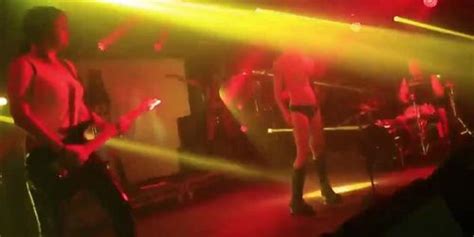 A Naked Lead Singer Tnaflix