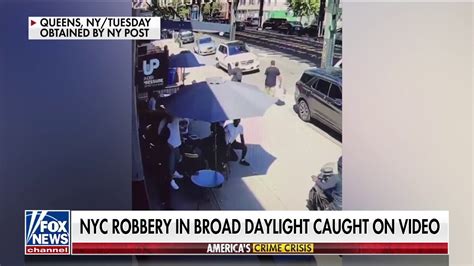 Nyc Robbery In Broad Daylight Caught On Video Fox News Video