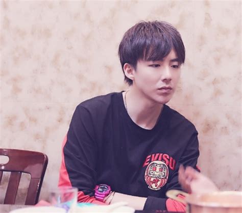 Hot boy hát hay cao m trở thành ngôi sao mạng tại Trung Quốc