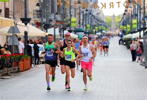 Bieg Ulic Piotrkowsk Rossmann Run Przyci Ga T Umy Tysi Cy