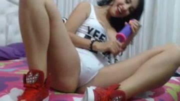 Arousing Colombian Babe Playing With Her Shaved Pussy Porn