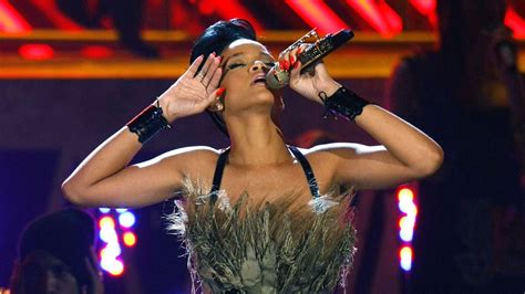 Rihanna 'has been secretly planning a HUGE £32 million comeback world ...