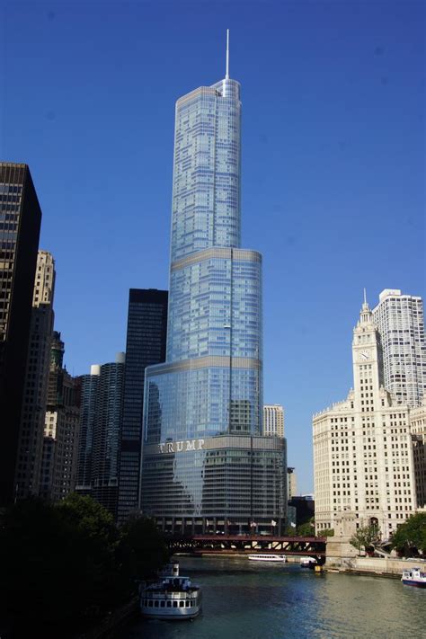 Trump International Hotel and Tower (Chicago, 2009) | Structurae