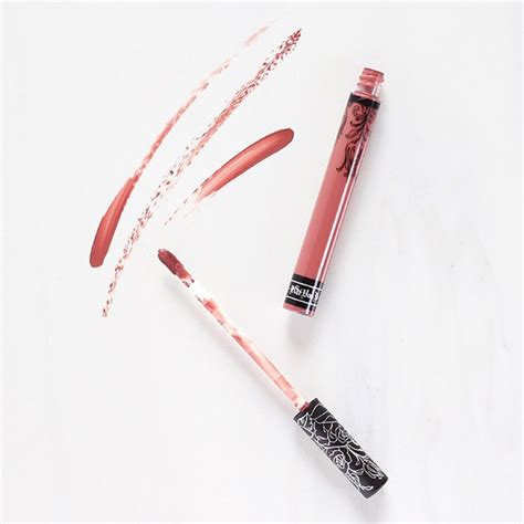 Tưởng già và khó đánh nhưng đây lại là 3 màu son hot hit được các cô nàng sành điệu cuồng nhất